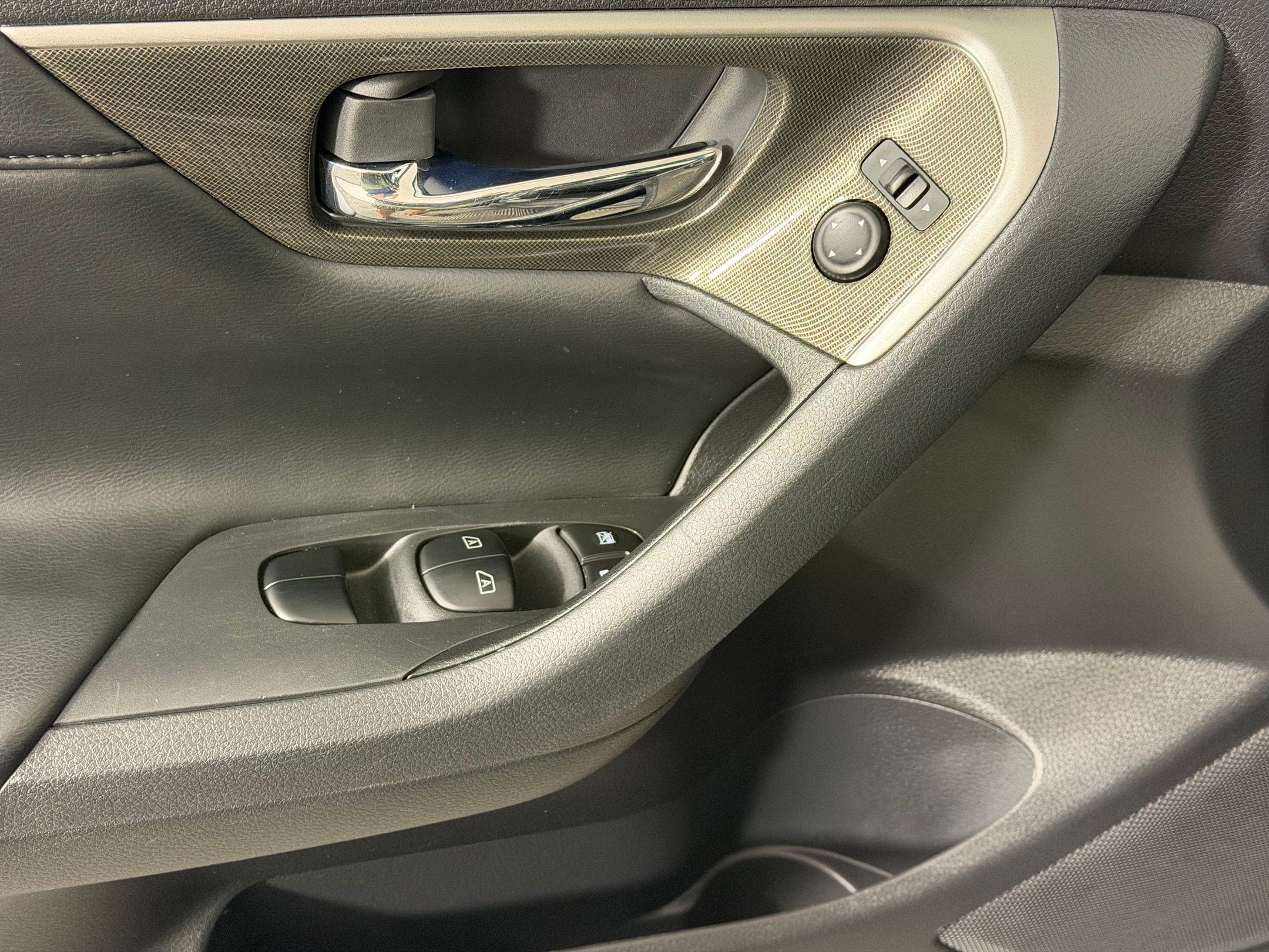 Used 2015 Nissan Altima 3.5 SL FWD image 14