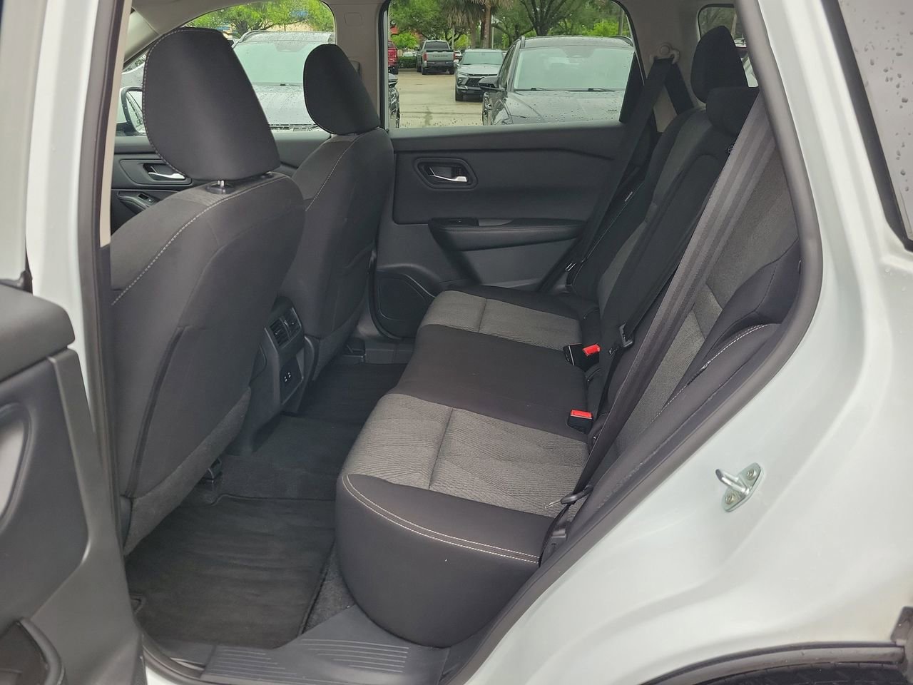 Used 2025 Nissan Rogue SV image 11