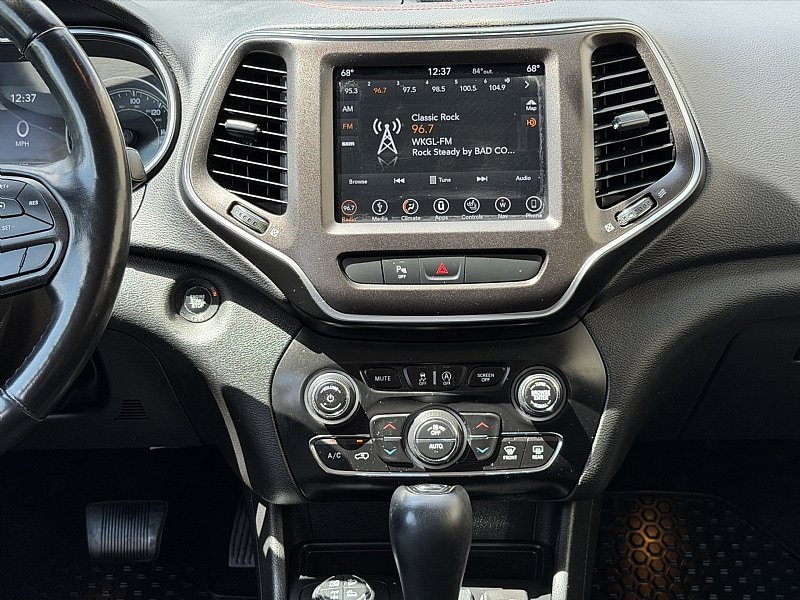 Used 2019 Jeep Cherokee Trailhawk w/ Cold Weather Group AWD/4WD image 13