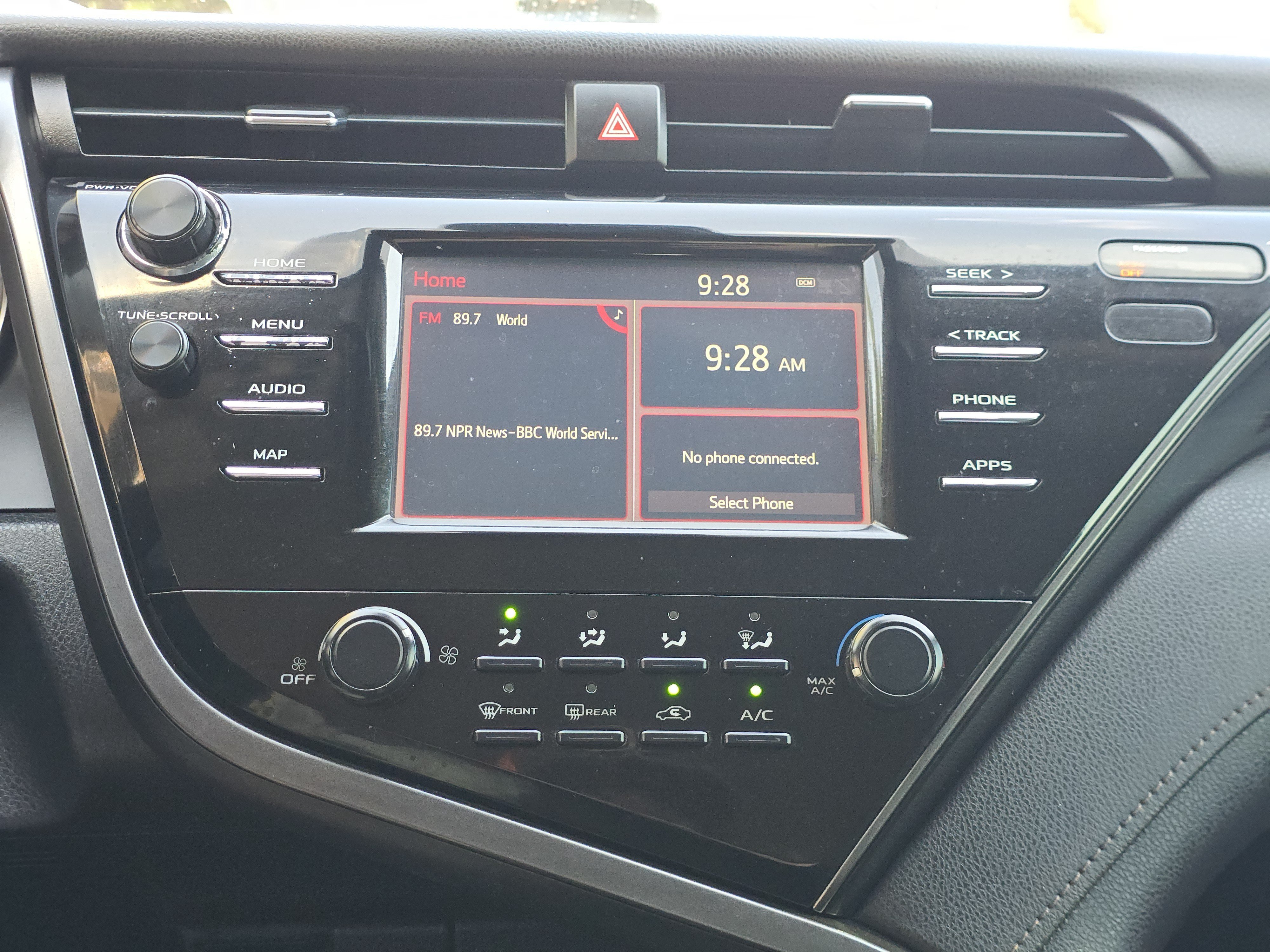 Used 2019 Toyota Camry LE FWD image 23