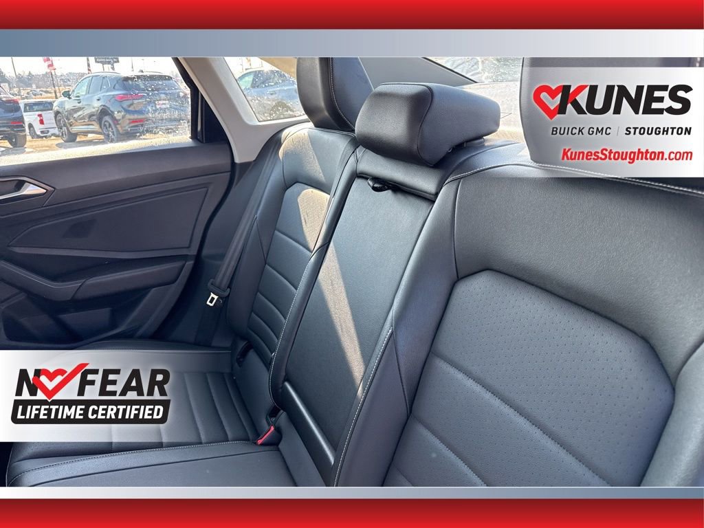 Used 2024 Volkswagen Jetta SE image 37