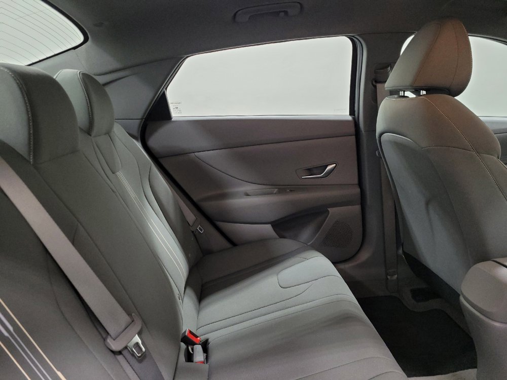Used 2023 Hyundai Elantra SEL w/ Winter Weather Package FWD image 19
