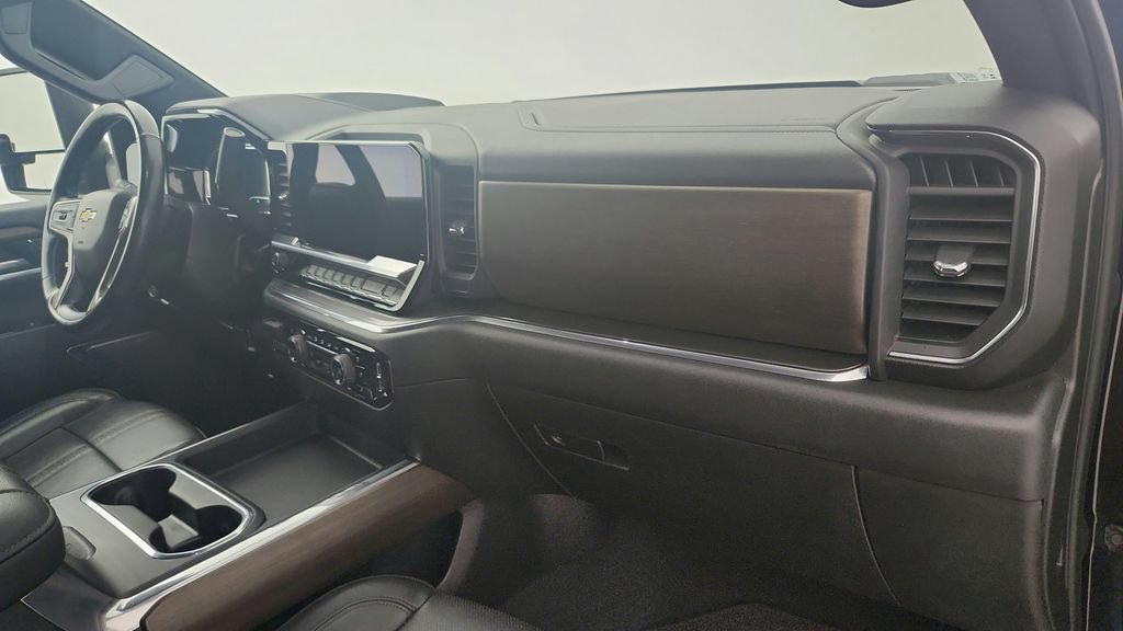 Used 2024 Chevrolet Silverado 2500 High Country w/ Technology Package AWD/4WD image 32