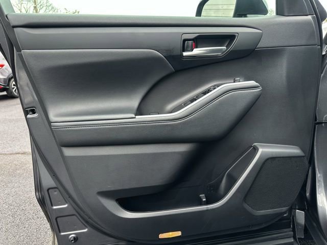 Used 2024 Toyota Highlander XLE image 14
