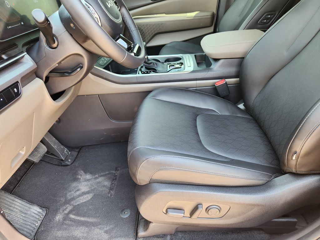 Certified 2025 Kia Carnival EX FWD image 14