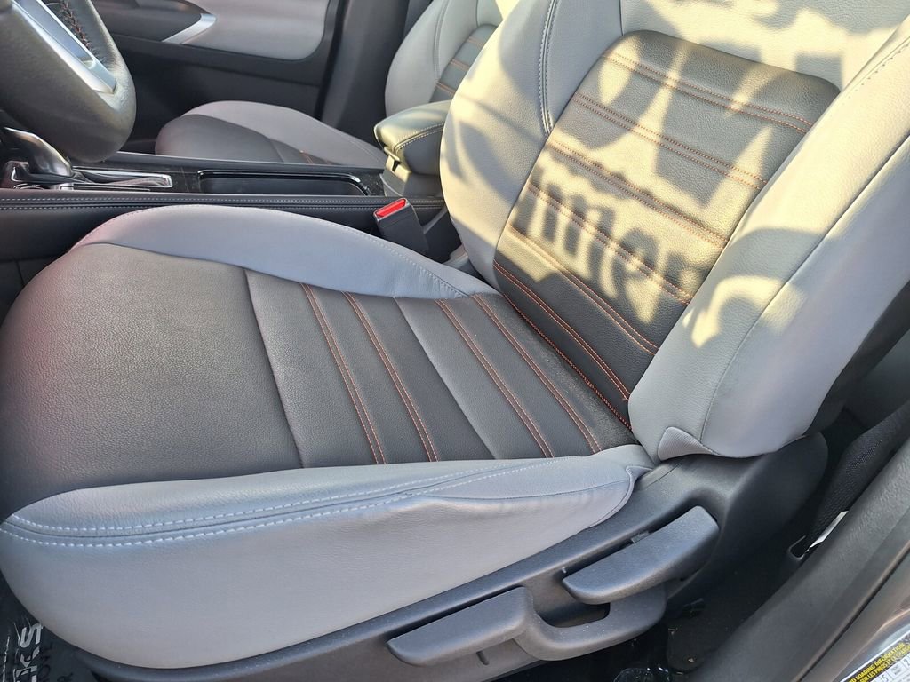 Used 2023 Nissan Kicks SR w/ SR Premium Package image 10