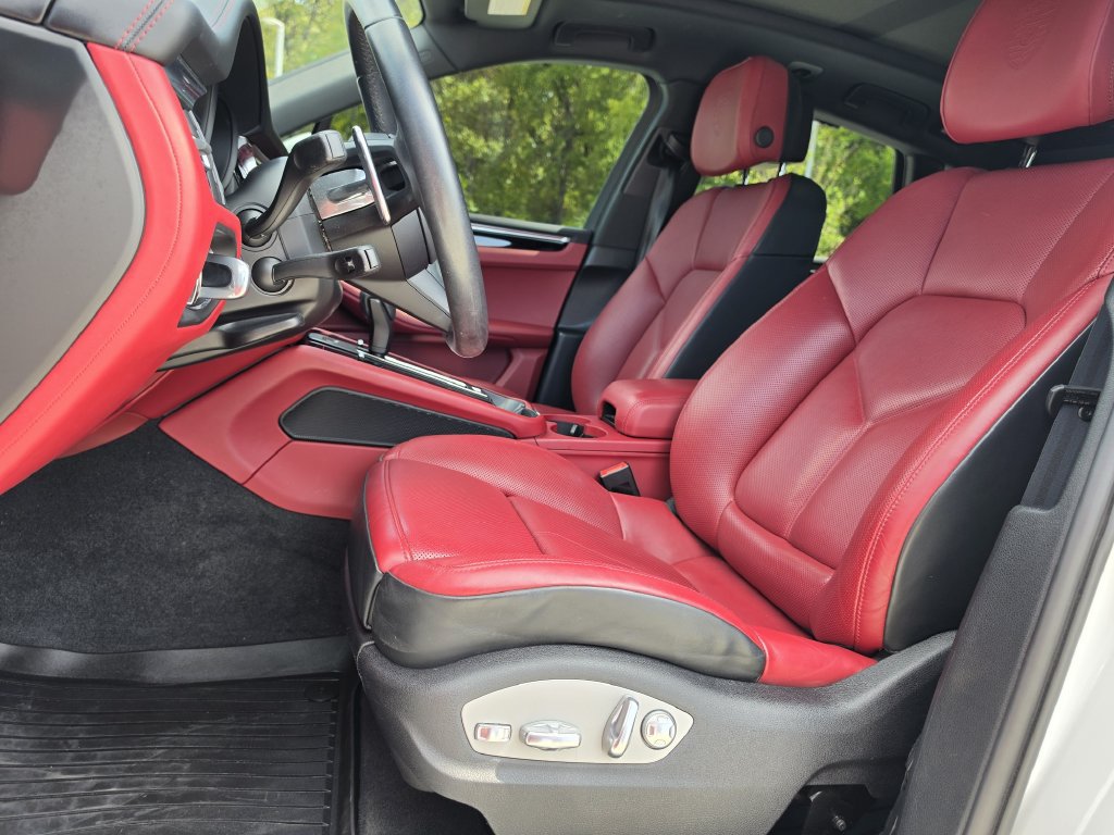 Certified 2024 Porsche Macan Turbo AWD/4WD image 15