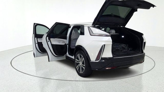 Used 2025 Cadillac Lyriq Luxury w/ LPO, Floor Liner Package RWD image 16