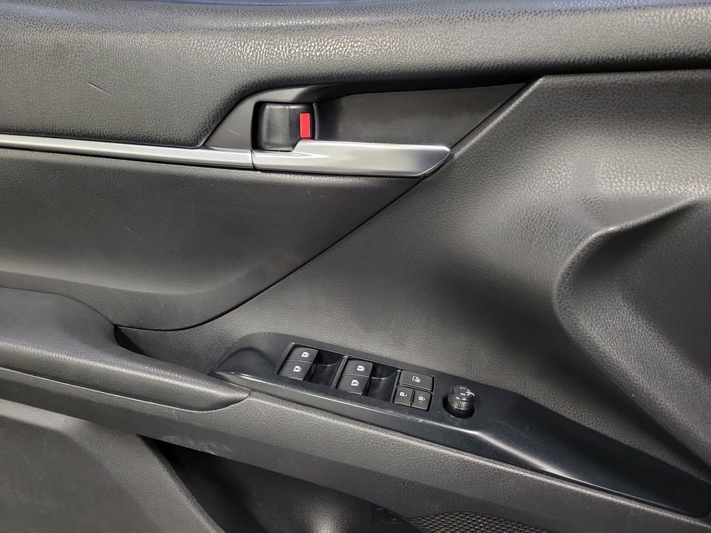 Used 2019 Toyota Camry SE image 18