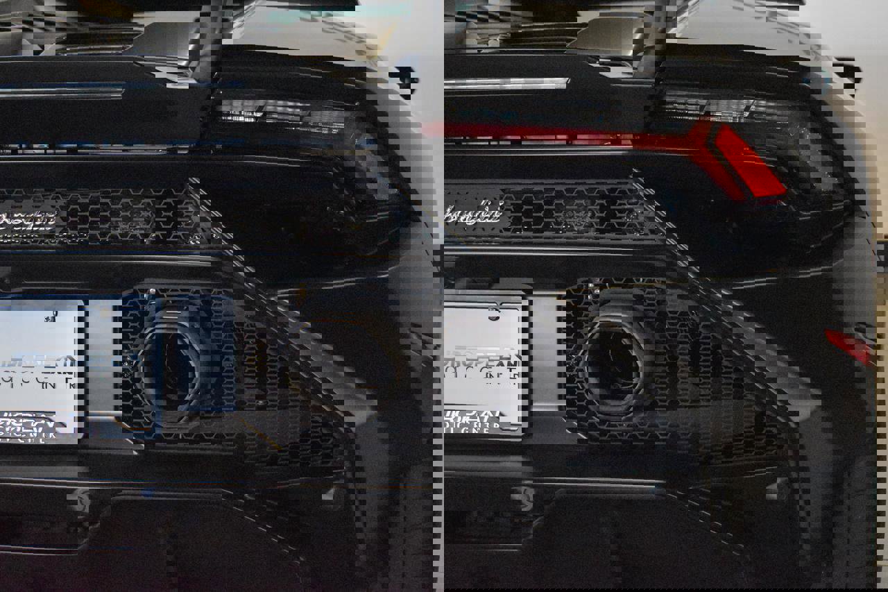 Used 2023 Lamborghini Huracan Tecnica image 28