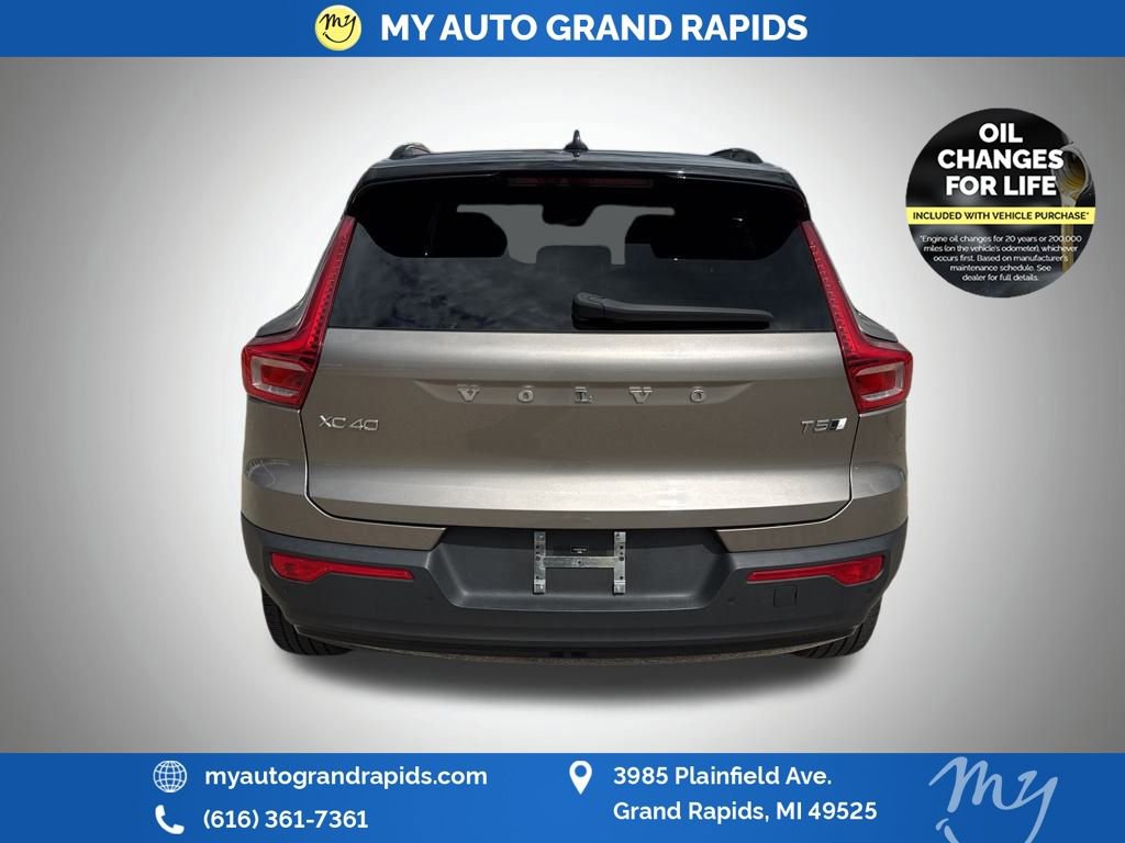 Used 2022 Volvo XC40 T5 R-Design w/ Advanced Package image 6
