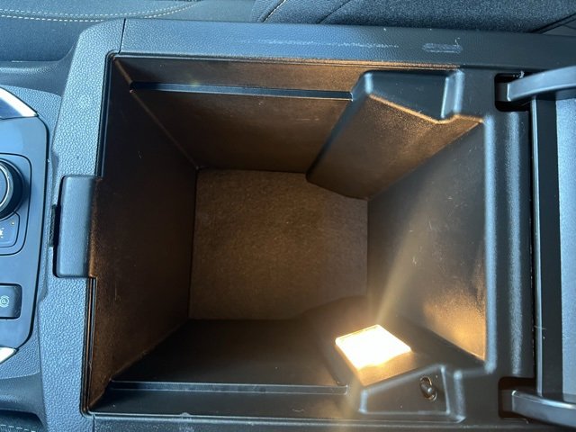 Used 2020 Chevrolet Traverse LT w/ Driver Confidence II Package image 35