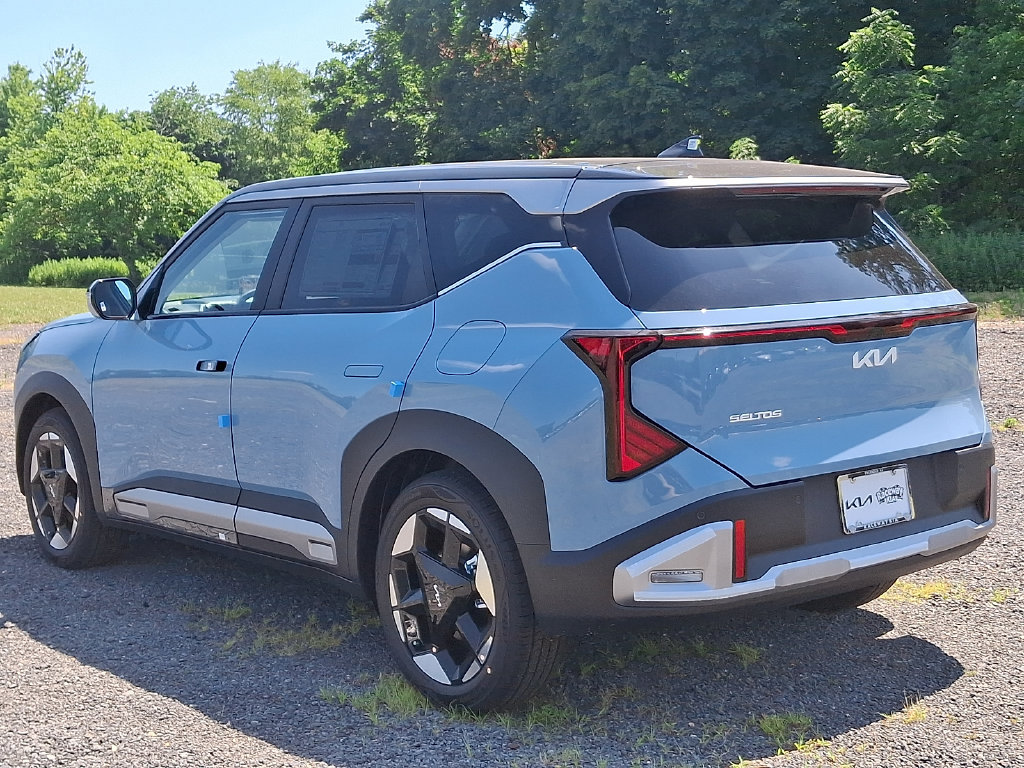 New 2027 Kia Seltos S FWD image 3