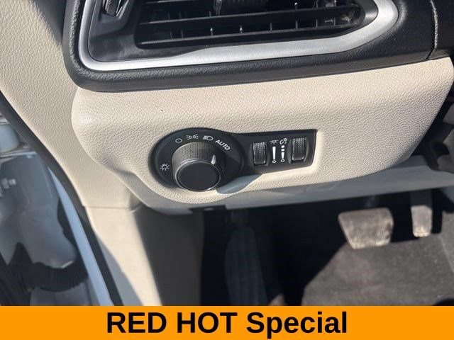 Used 2023 Chrysler Voyager LX FWD image 19