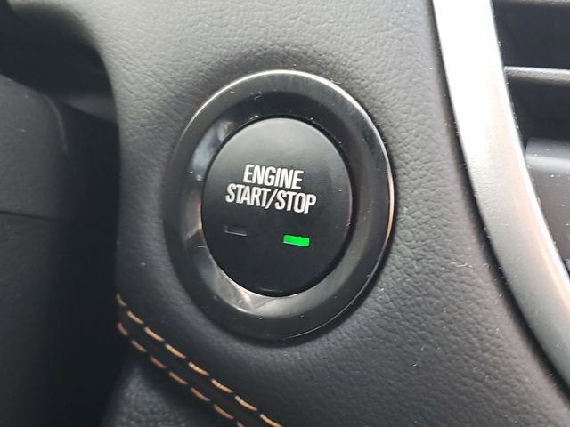 Used 2022 Chevrolet Trax LT w/ LT Convenience Package image 16