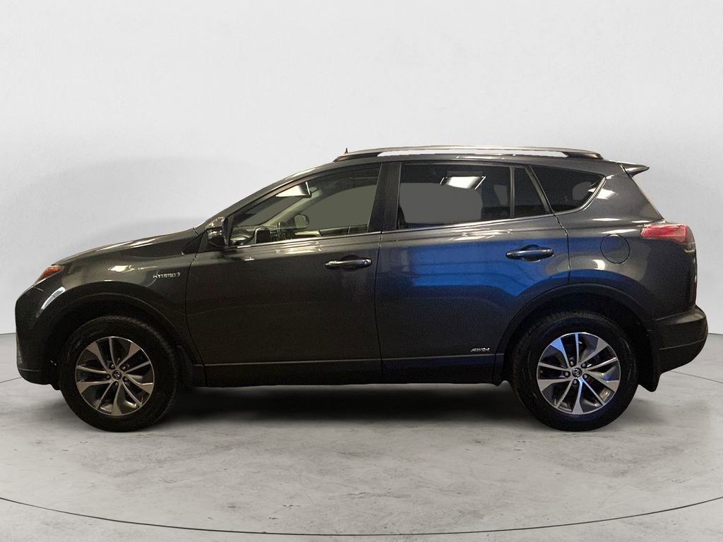 Used 2018 Toyota RAV4 XLE AWD/4WD image 2