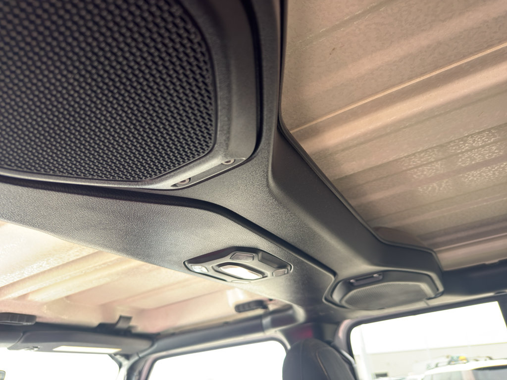 Used 2018 Jeep Wrangler Unlimited Sahara AWD/4WD image 28