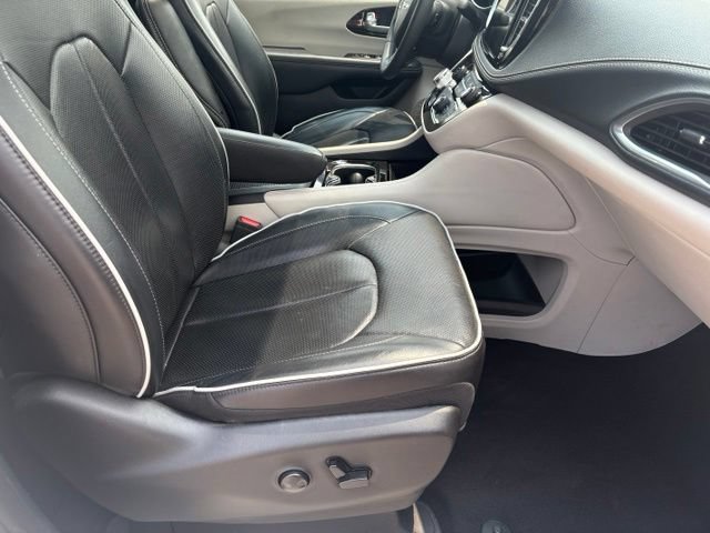 Used 2023 Chrysler Pacifica Limited FWD image 21