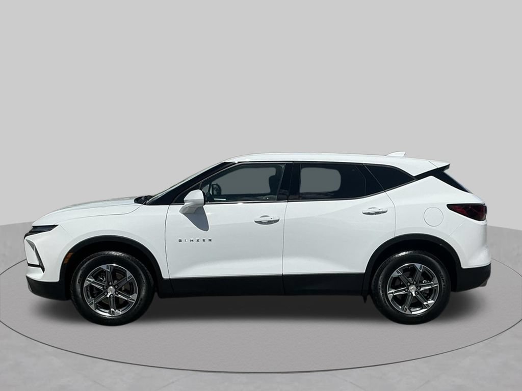 Used 2024 Chevrolet Blazer LT FWD image 3