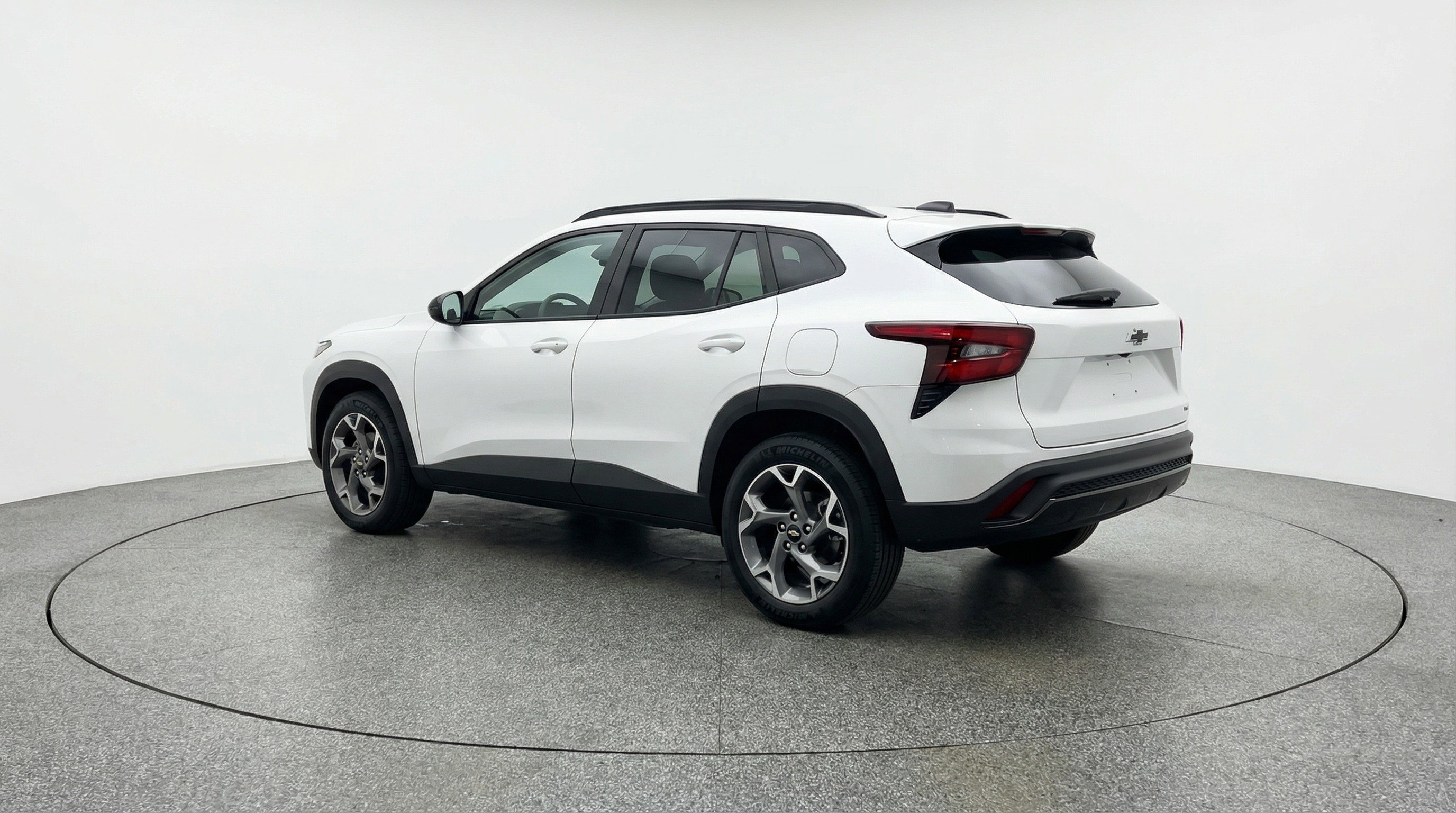 Used 2025 Chevrolet Trax LT FWD image 6