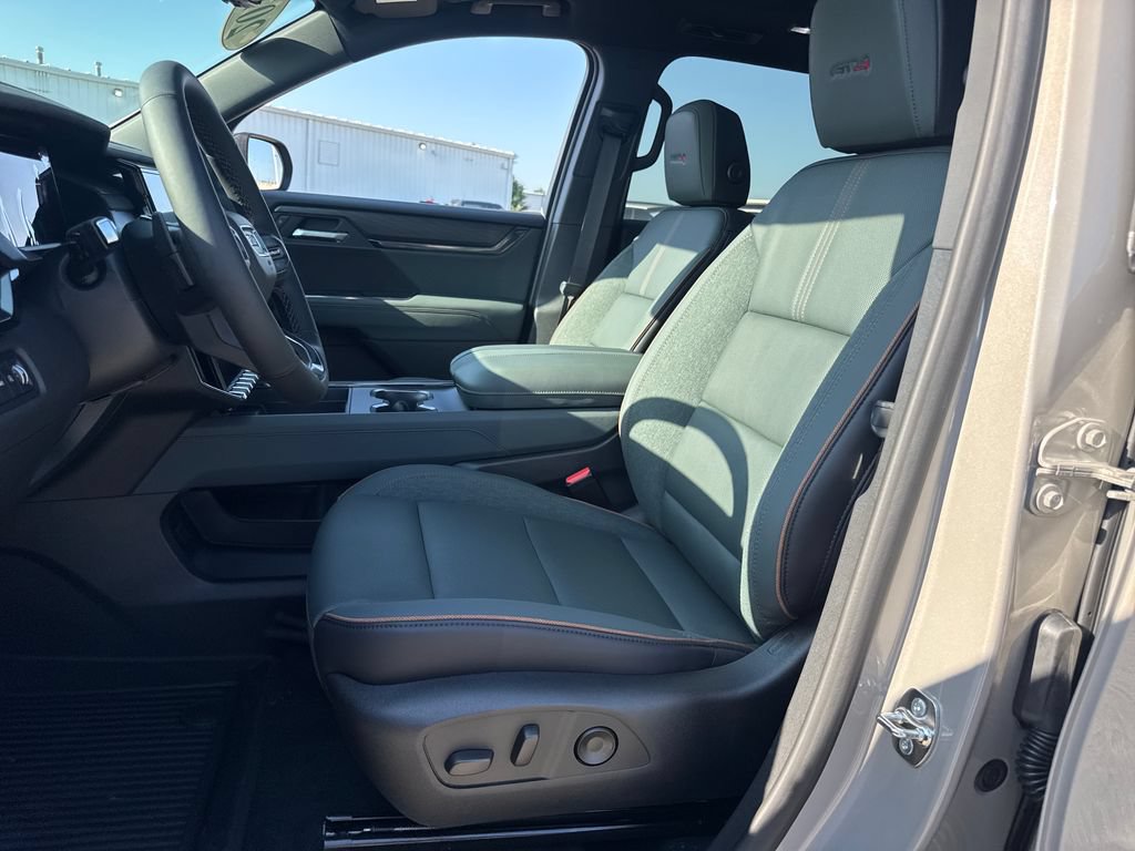 New 2026 GMC Acadia AT4 w/ Luxury Package AWD/4WD image 14