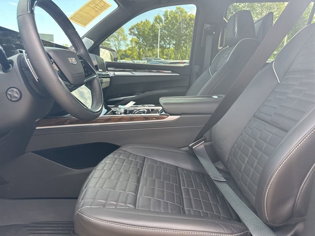 Used 2025 Cadillac Escalade ESV Sport Platinum AWD/4WD image 9