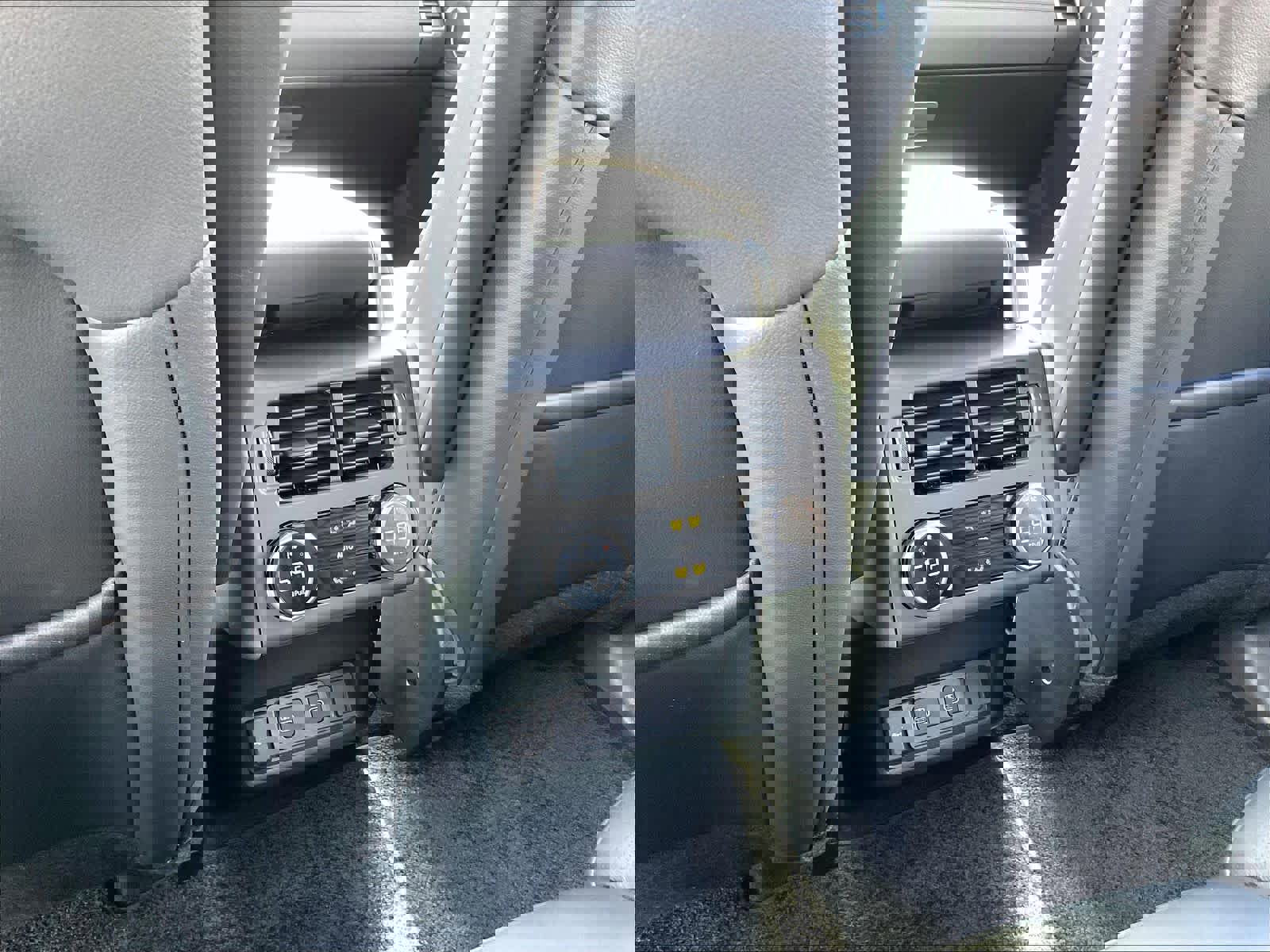 Used 2025 Land Rover Discovery S image 36