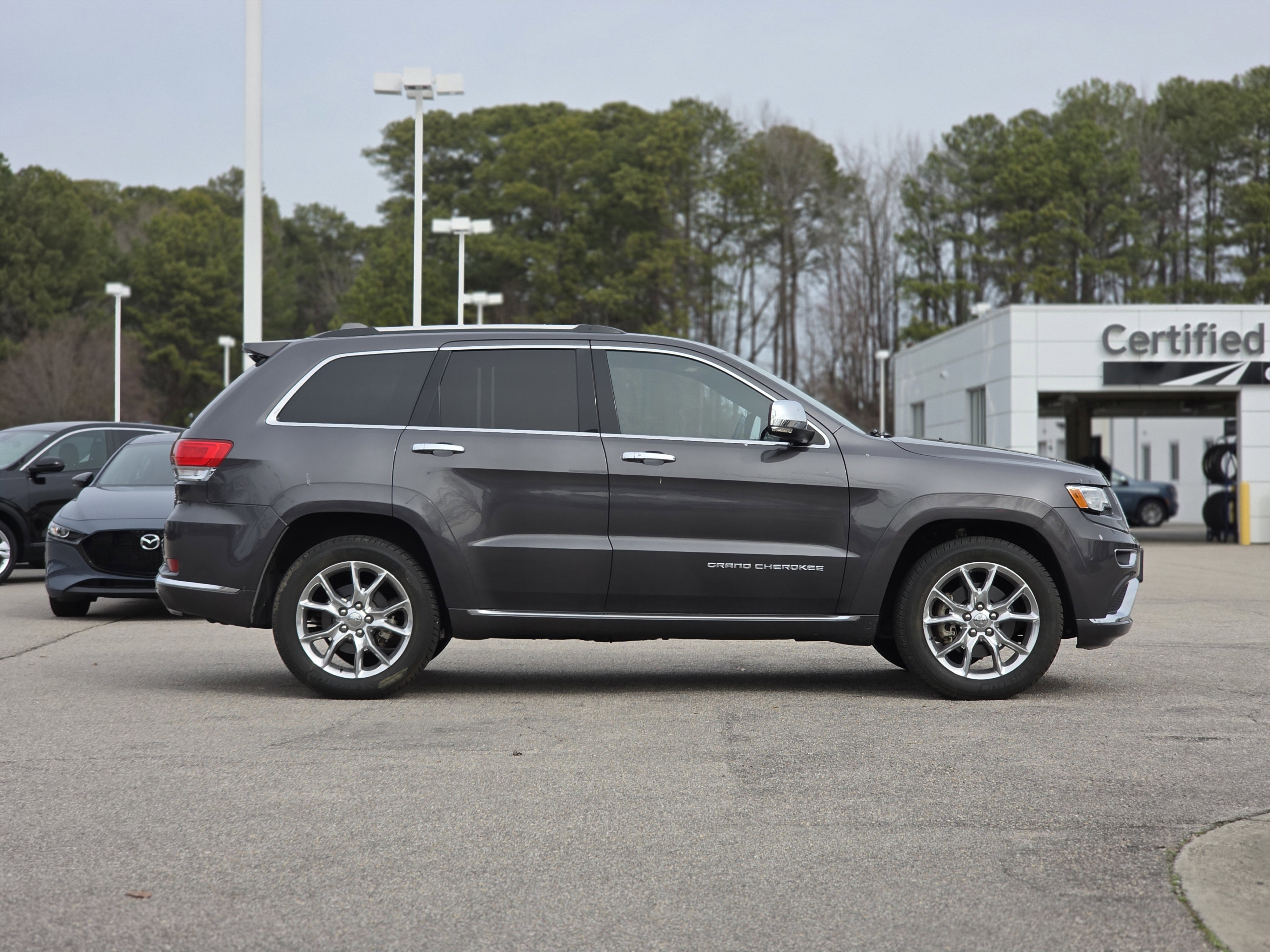 Used 2016 Jeep Grand Cherokee Summit image 8