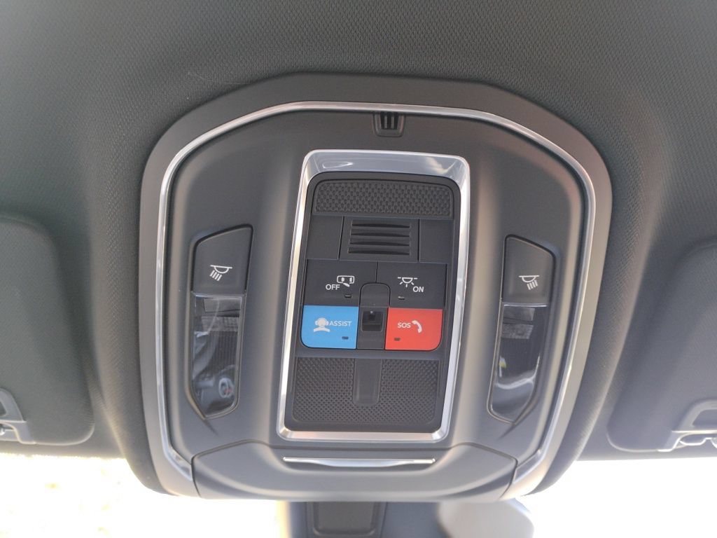 New 2026 Jeep Grand Cherokee Laredo w/ Trailer Tow Package AWD/4WD image 38