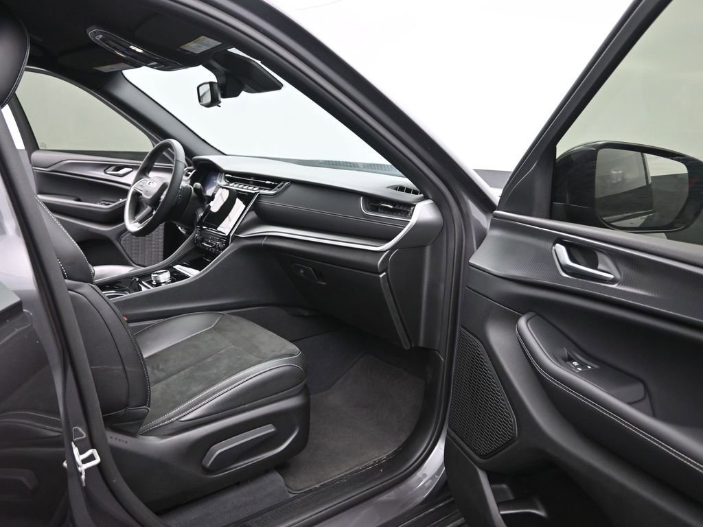Used 2023 Jeep Grand Cherokee L Laredo AWD/4WD image 19