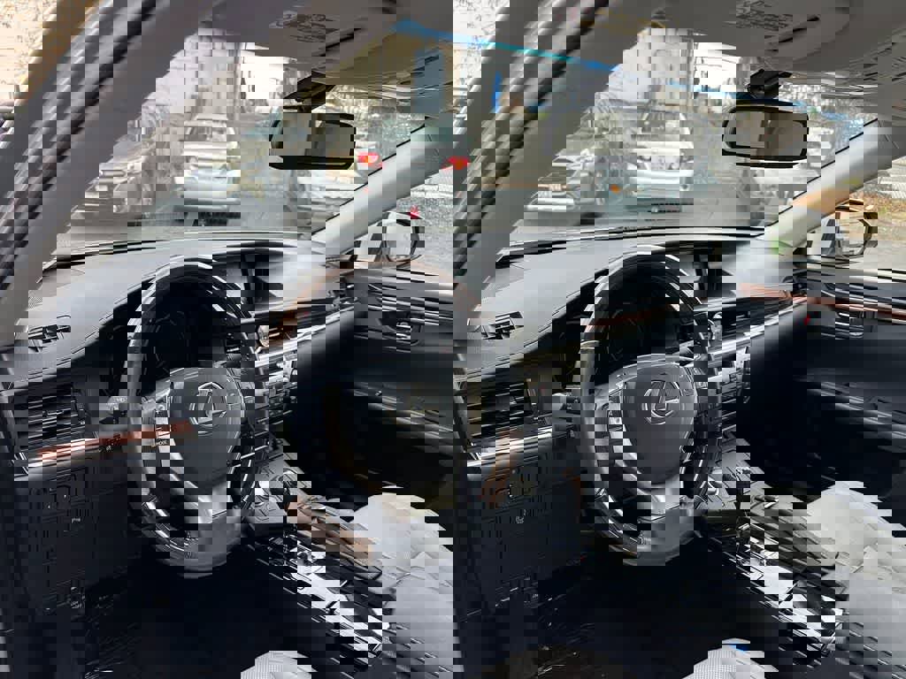 Used 2014 Lexus ES 350 w/ Luxury Package image 2