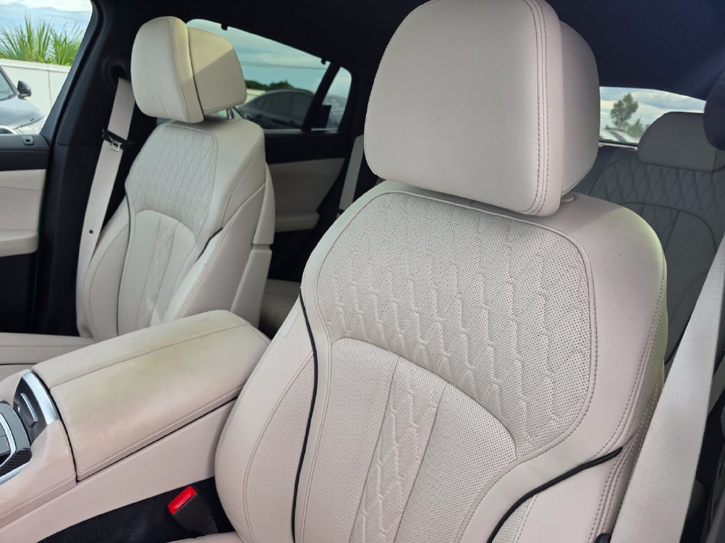 Certified 2025 BMW X6 M60i AWD/4WD image 11