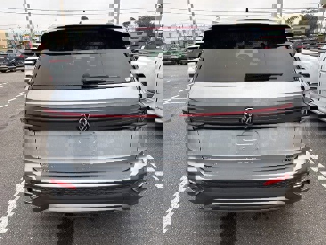 Certified 2025 Volkswagen Taos SE w/ Panoramic Sunroof Package image 8