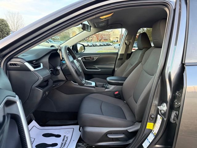 Used 2021 Toyota RAV4 LE AWD/4WD image 13