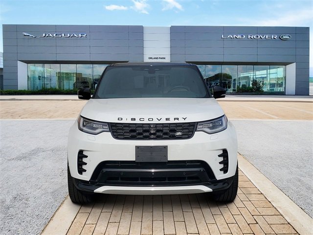 Used 2024 Land Rover Discovery Dynamic SE image 2