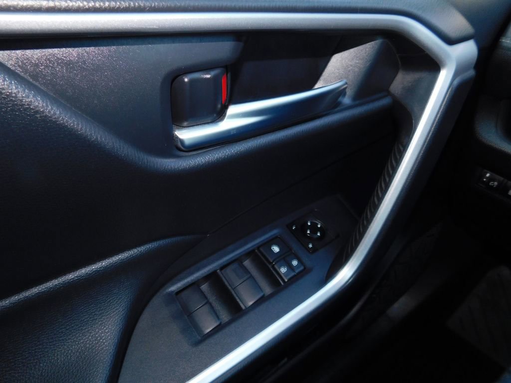 Used 2019 Toyota RAV4 XLE w/ Convenience Package image 28