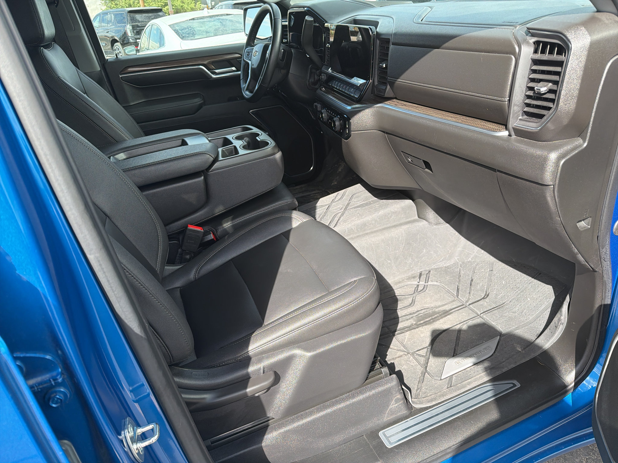 Used 2023 Chevrolet Silverado 1500 LT w/ Safety Package AWD/4WD image 23