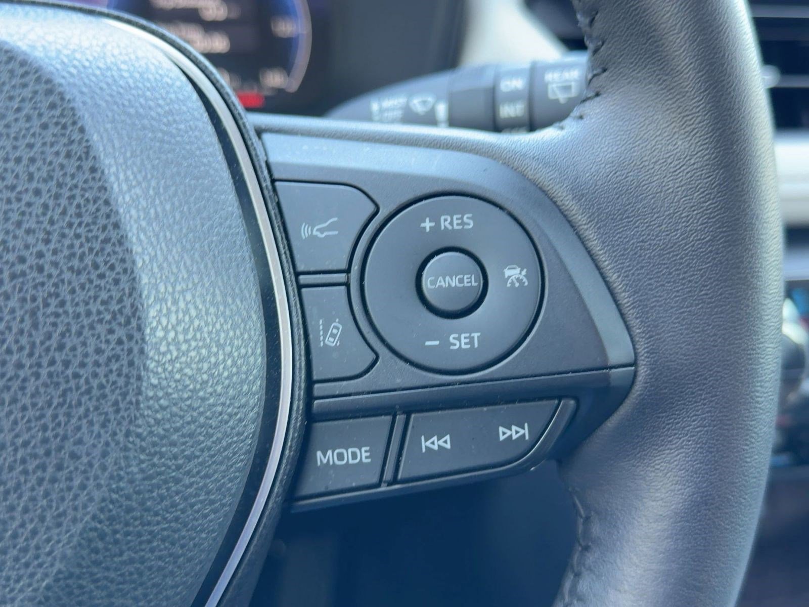 Used 2023 Toyota RAV4 Limited image 15