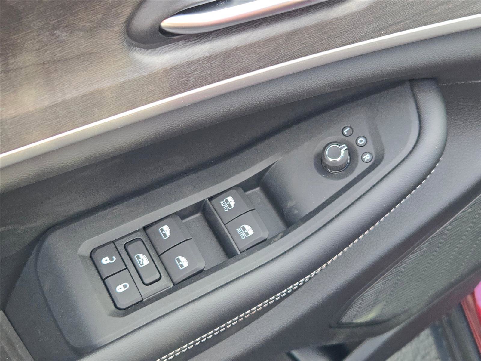 New 2025 Jeep Grand Cherokee Limited w/ Black Appearance Package image 25