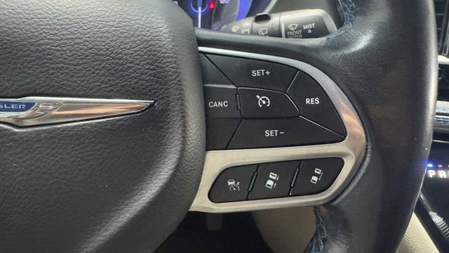 Used 2021 Chrysler Pacifica Touring-L image 33