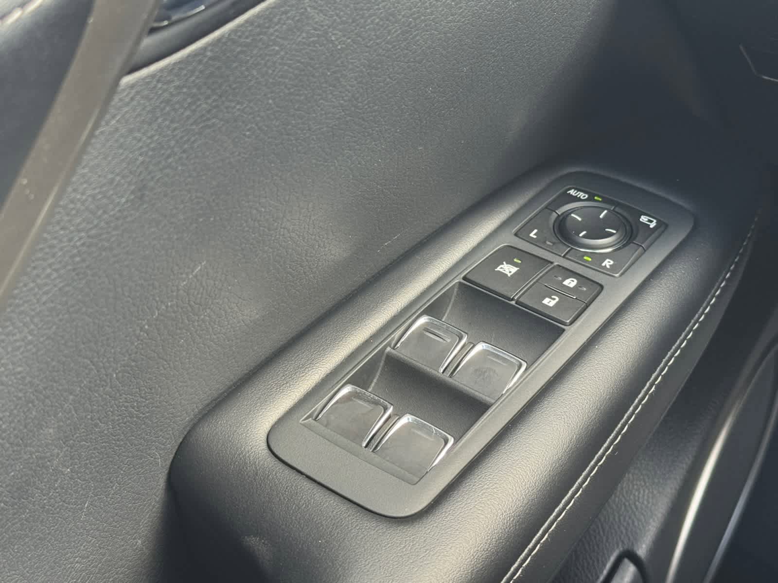 Used 2022 Lexus RX 350L Premium w/ Premium Package AWD/4WD image 19