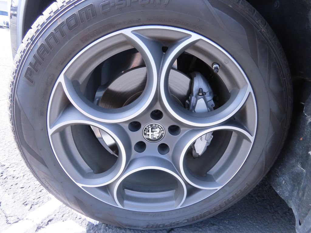 Used 2021 Alfa Romeo Stelvio Sprint w/ Nero Edizione image 15