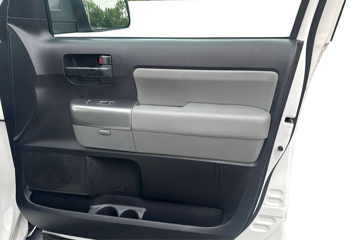 Used 2019 Toyota Sequoia SR5 AWD/4WD image 23