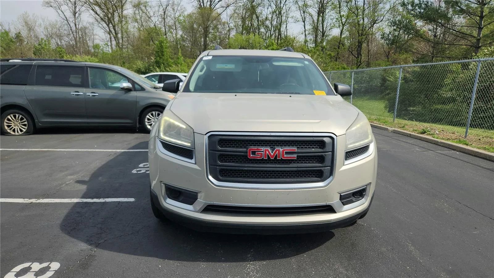 Used 2013 GMC Acadia SLE image 3