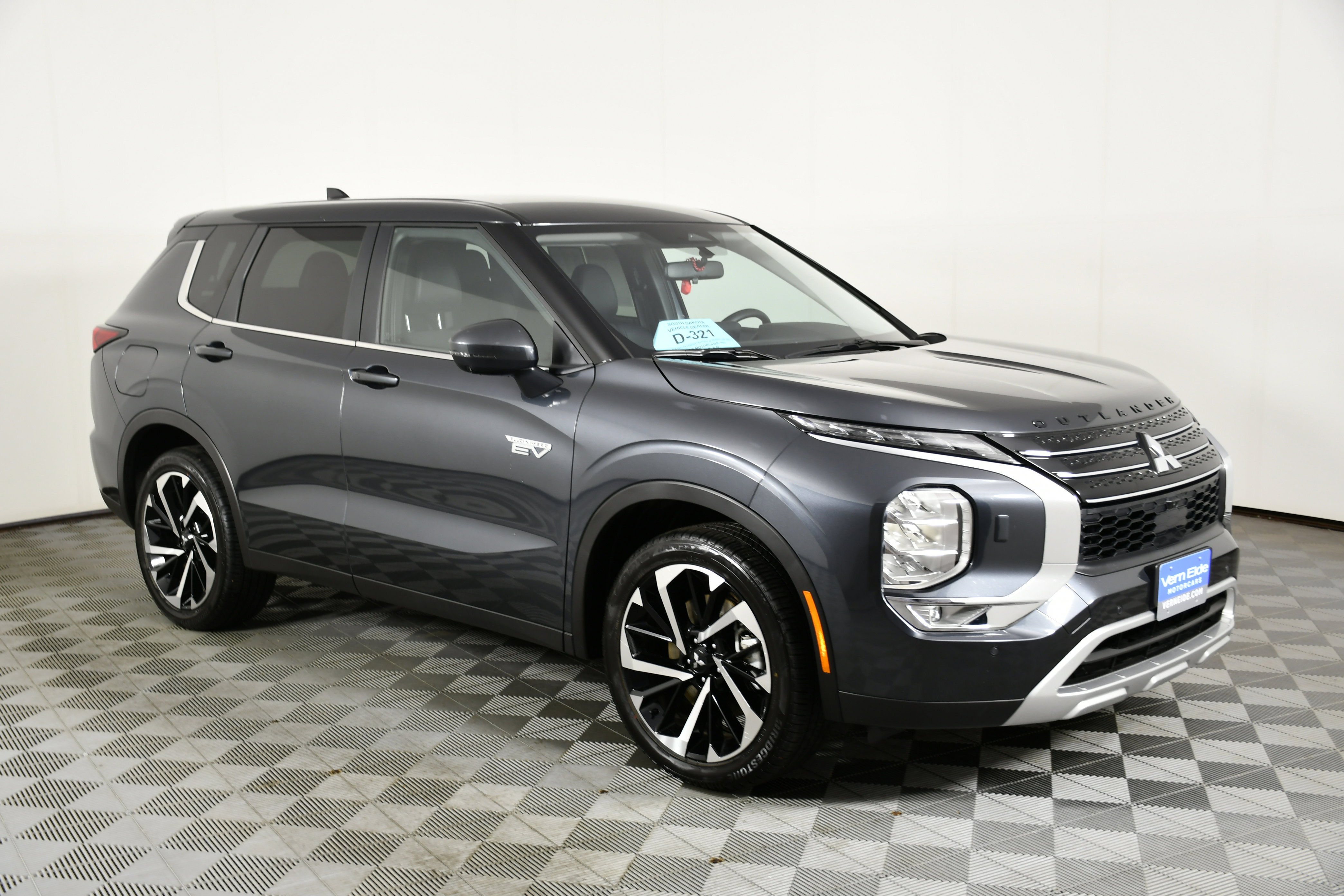 Used 2025 Mitsubishi Outlander SE image 4