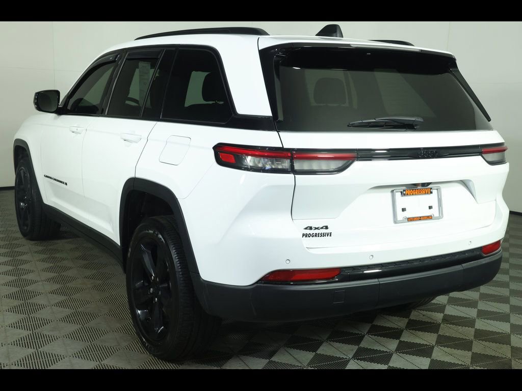 Used 2023 Jeep Grand Cherokee Altitude image 6