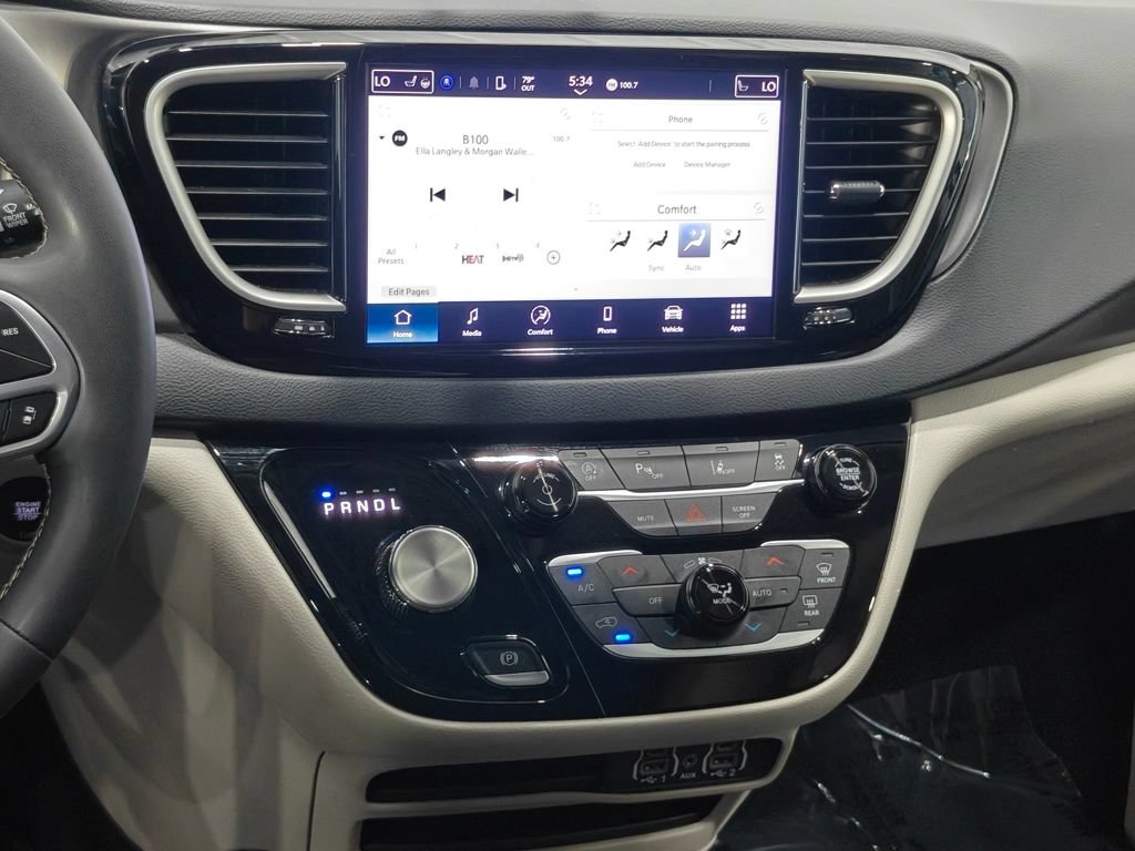 Used 2024 Chrysler Pacifica Touring-L FWD image 6