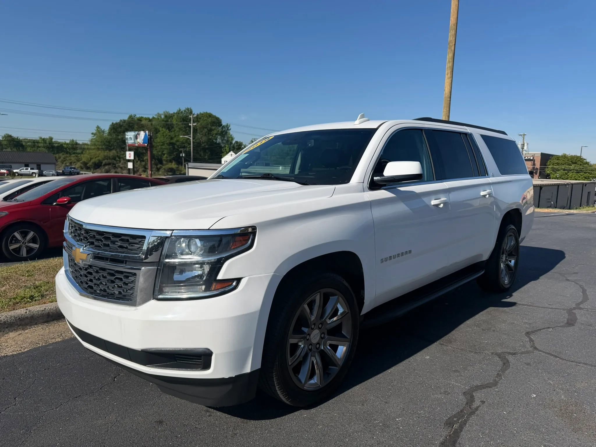 Used 2019 Chevrolet Suburban LT RWD image 3