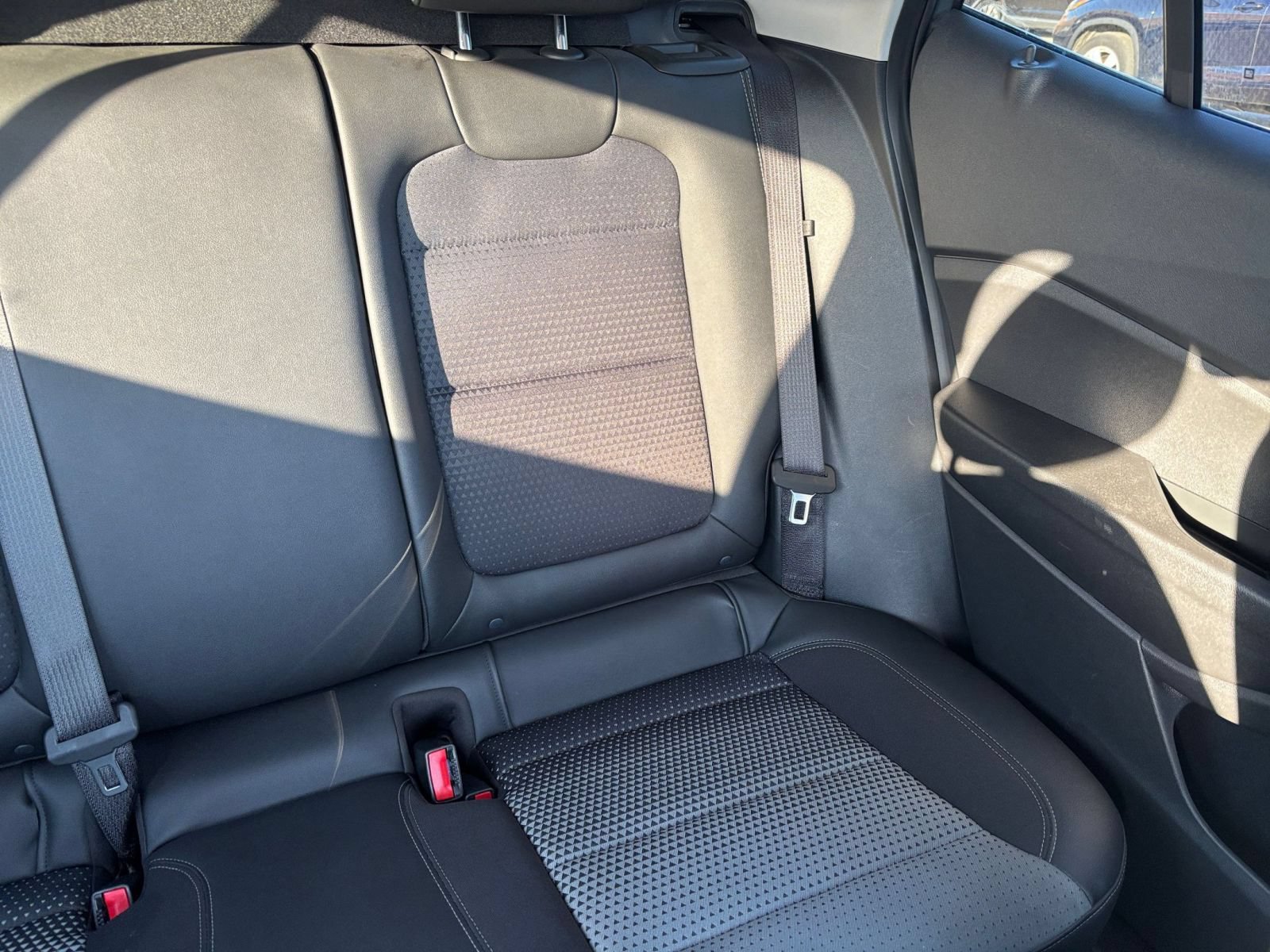 Used 2025 Chevrolet Trax LT w/ LT Convenience Package FWD image 35