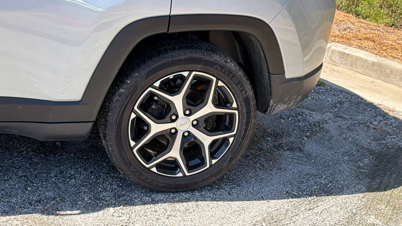 Used 2024 Jeep Compass Limited image 12